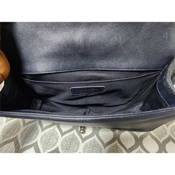 Authentic CHANEL Caviar Quilted New Medium Boy Flap Shoulder Bag Navy Blue - Picture 10 of 15